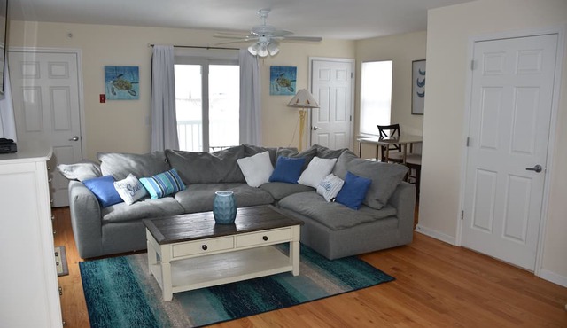 Roof top pool & game room, 2 blocks to beach, 3/bedrooms, beach passes included in seaside heights