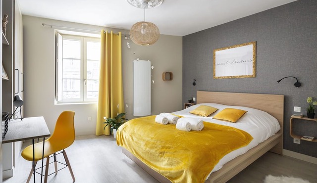 Le Crazy - One Bedroom Apartment, Sleeps 4 in Rennes