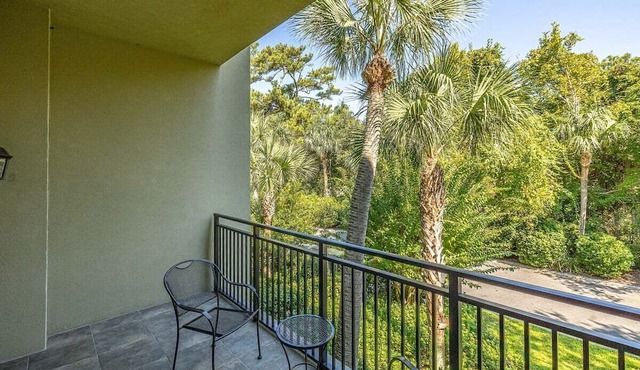 Enjoy this convenient located condo with pool! in Saint Simons Island
