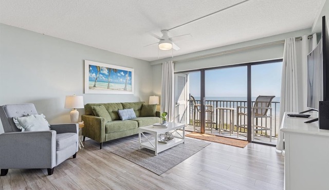 Penthouse Oceanfront Paradise. Corner unit W/Direct Beach Views Throughout 🌊🌅 in Cocoa Beach