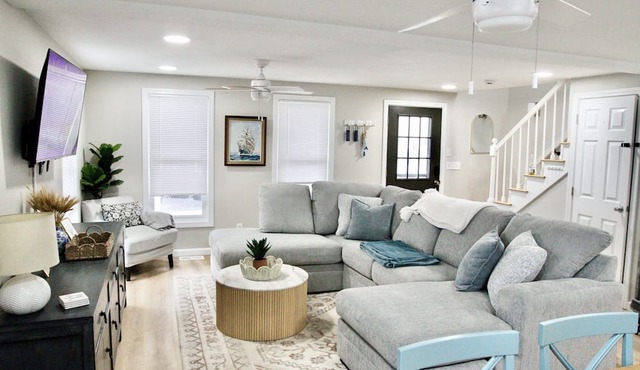 Steps away to the beach - Surf - Sun & Sand beach house in Hampton