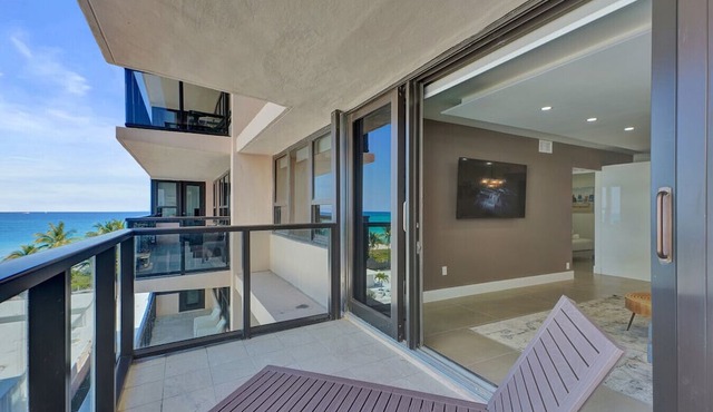 3BR 2BA Oceanfront Retreat Pools & Beach Access 706 in Miami Beach