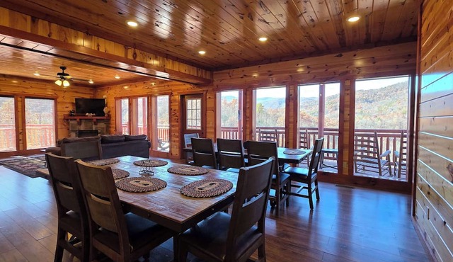 Luxe Sister Cabins, Sleeps 24, Pool, Hot Tub, Games in Gatlinburg