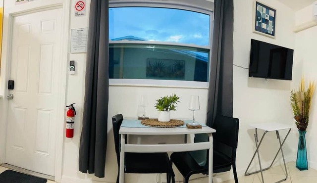 Chic Studio Minutes from Hard Rock Café Hollywood in Hollywood