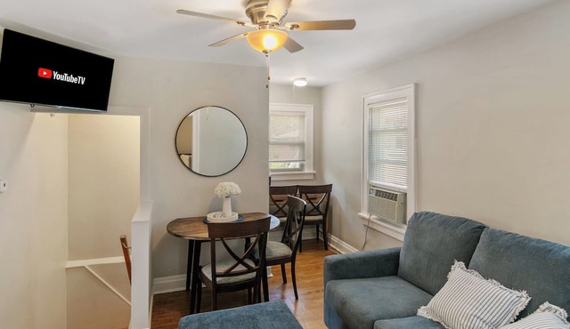 Charming 2-bedroom apartment in delightful Highwood 2 minutes to Train station! in Highwood
