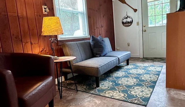 2-bedroom house in Glens Falls 8 Minutes From Lake George in Glens Falls