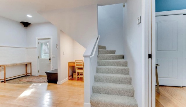 Luxurious Estate Rental: 10 Bedrooms, Sleeps 23—Perfect for Groups & Events! in Excelsior