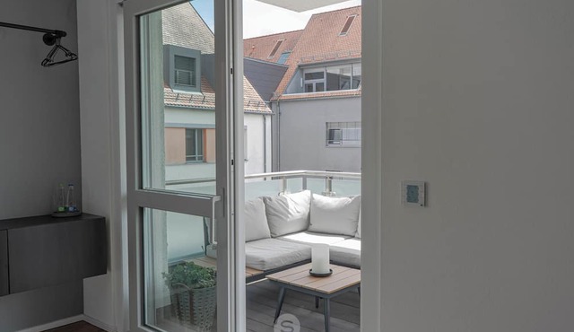 Perfect city center location, 107 sqm, directly at the opera house in suite flair with balcony! in Nürnberg