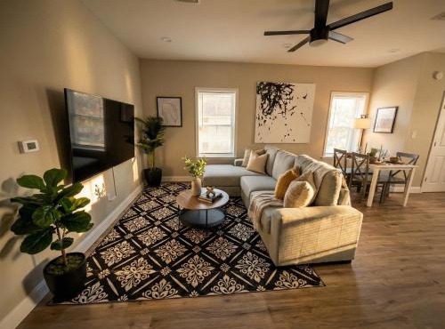 The loft at Park Place - 3rd floor walk up King and Queen beds fast WIFI and free coffee in Wilmington